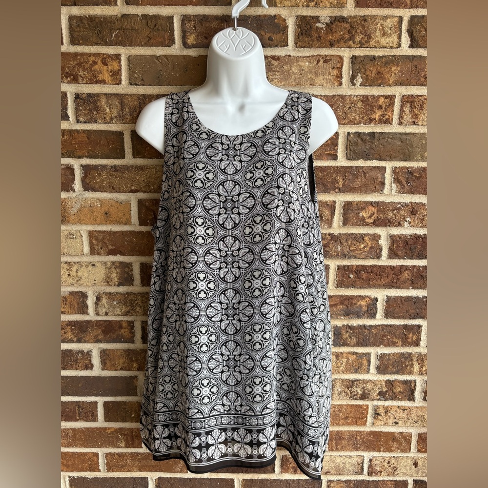 Elegant Black and White Patterned Women's Top